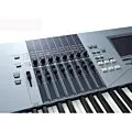 O Yamaha Motif XS-6 é um teclado sintetizador de alta qualidade, projetado para músicos profissionais e amadores que buscam um som autêntico e versátil. Com 61 teclas sensíveis ao toque, o Motif XS-6 oferece uma ampla variedade de sons de instrumentos acú thumbnail